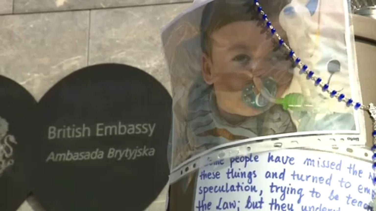 Meghalt a gépekről lekapcsolt kisfiú, Alfie