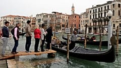 Turistas com vida difícil neste fim de semana grande em Veneza
