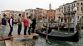 Turistas com vida difícil neste fim de semana grande em Veneza