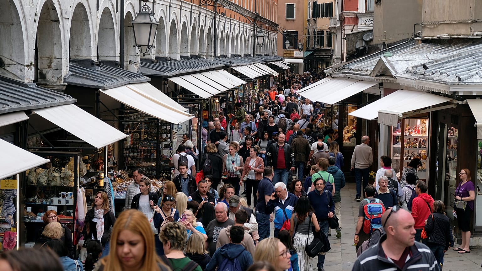 Des portiques pour contrôler le flot de touristes à Venise