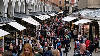 Des portiques pour contrôler le flot de touristes à Venise