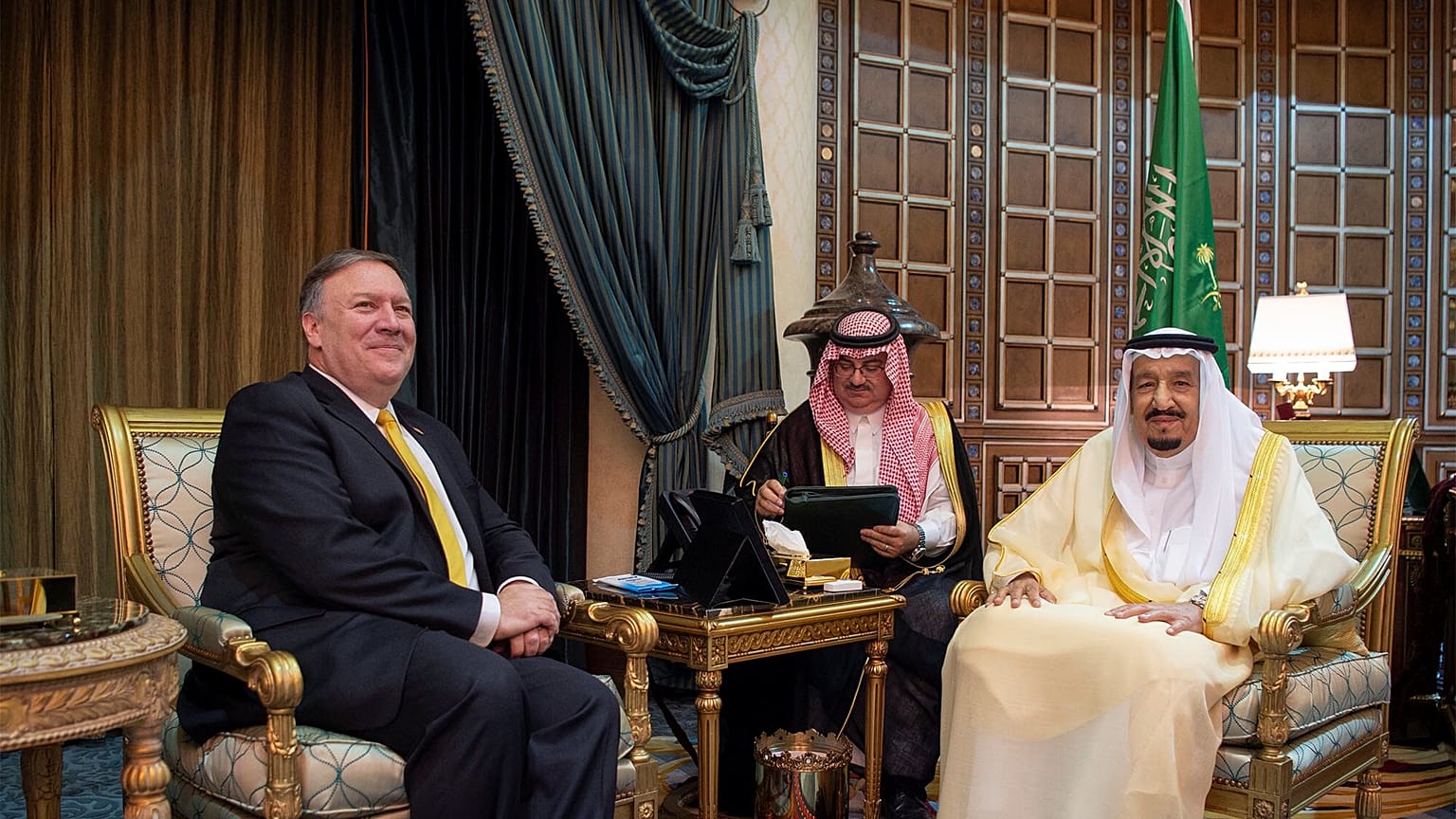 وزير الخارجية الأمريكي يلتقي العاهل السعودي ويشدد على أهمية الوحدة الخليجية 