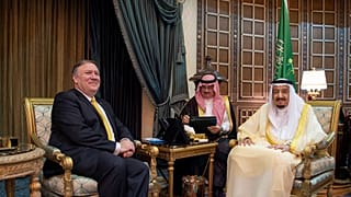 وزير الخارجية الأمريكي يلتقي العاهل السعودي ويشدد على أهمية الوحدة الخليجية 