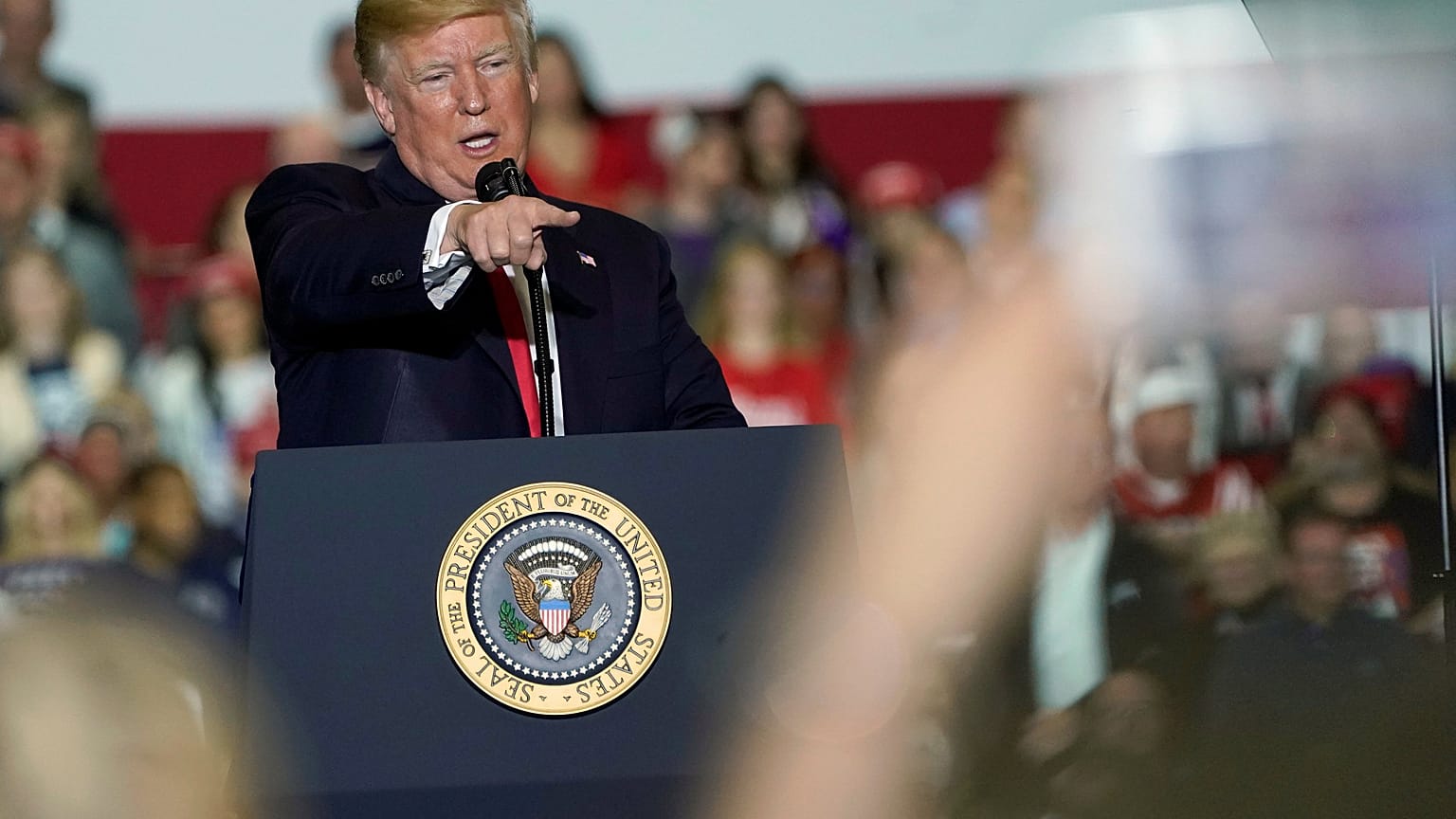 Trump attacca l'UE: "formata per approfittare degli Stati Uniti"