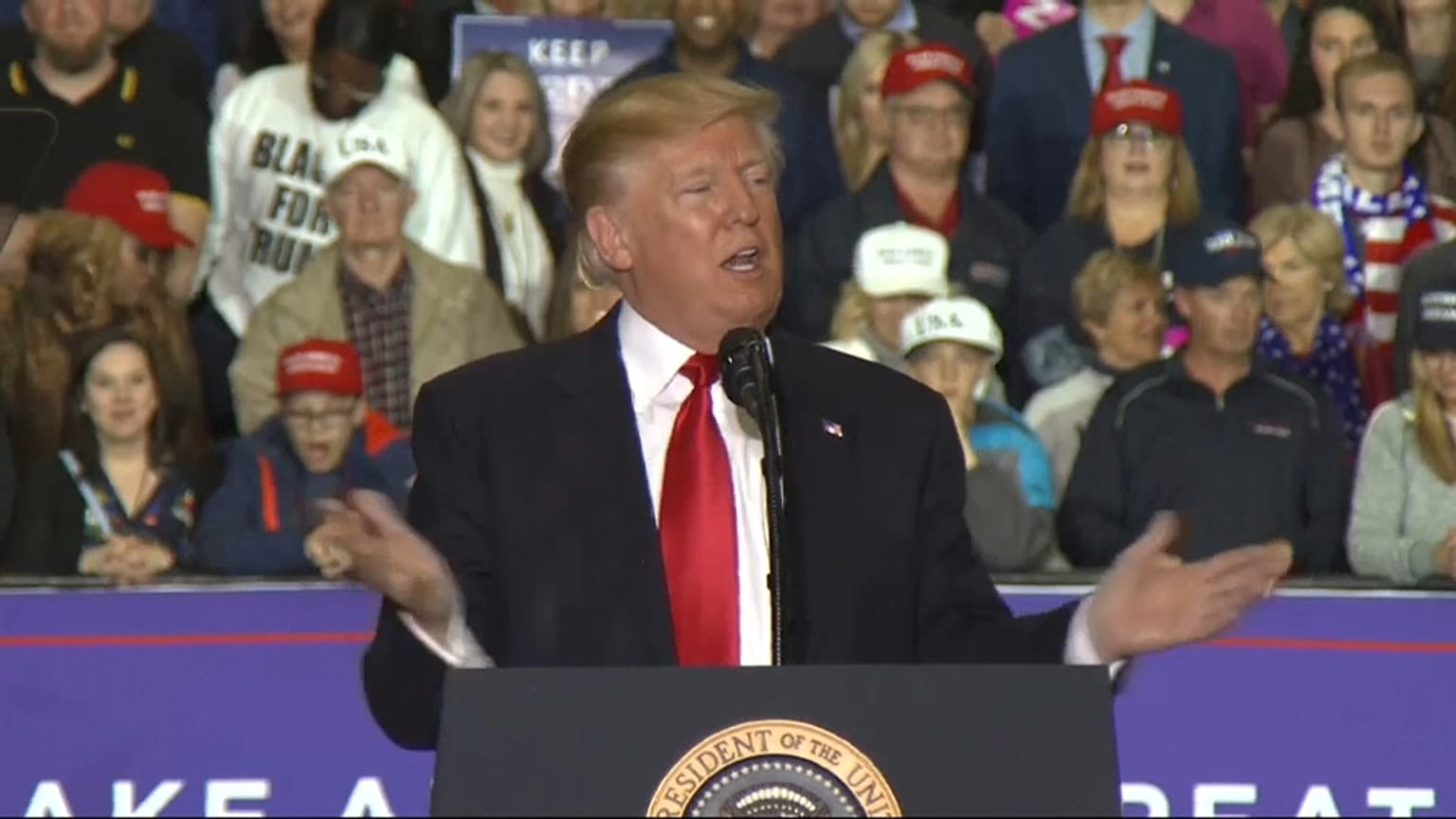 Trump dice que la UE se creó para "aprovecharse" de EEUU
