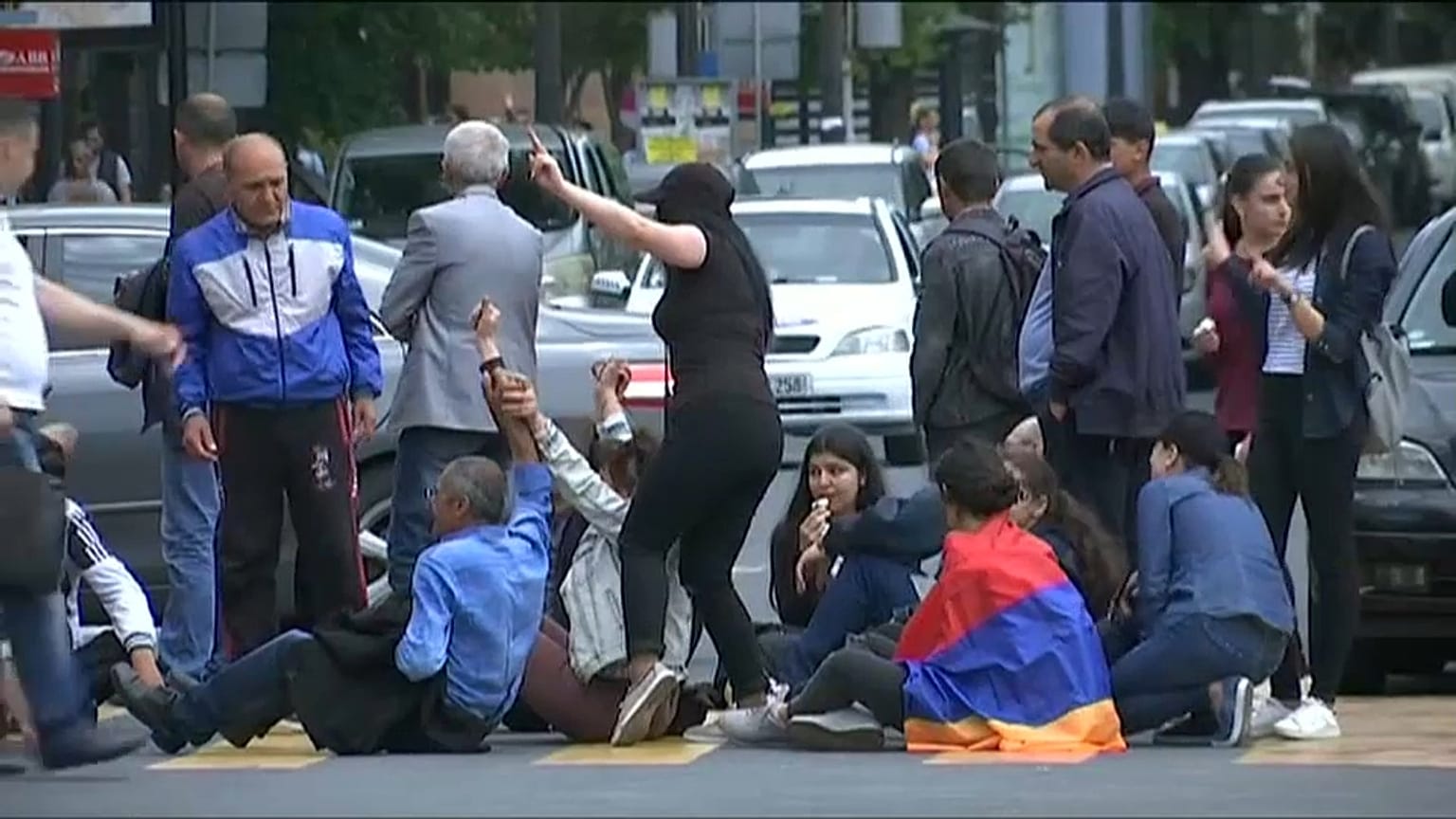Ermenistan'da sular durulmuyor