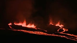 Ρεϋνιόν: Βρυχάται ξανά η «Κορυφή του Φούρνου»