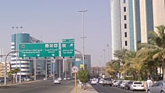 اندلاع حريق بأحد المراكز التجارية بجدة