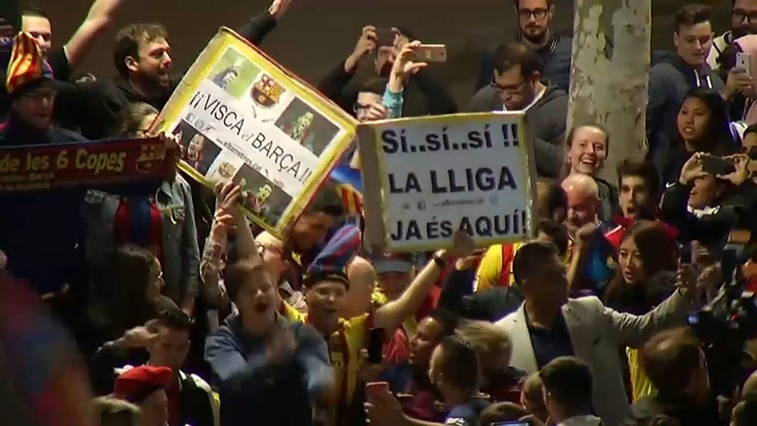 La fiesta de la afición culé en Canaletas