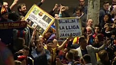 La fiesta de la afición culé en Canaletas