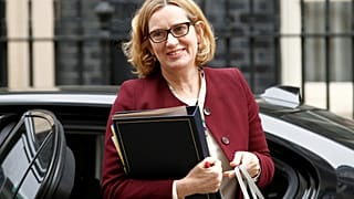 Theresa May aceita demissão da ministra do Interior