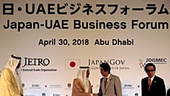 شينزو آبي في الإمارات العربية لتعزيز العلاقات بين البلدين
