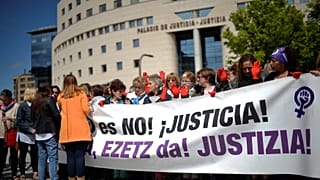 Ισπανία: Μεγαλύτερες διαμαρτυρίες κατά της απόφασης για τον βιασμό 18χρονης