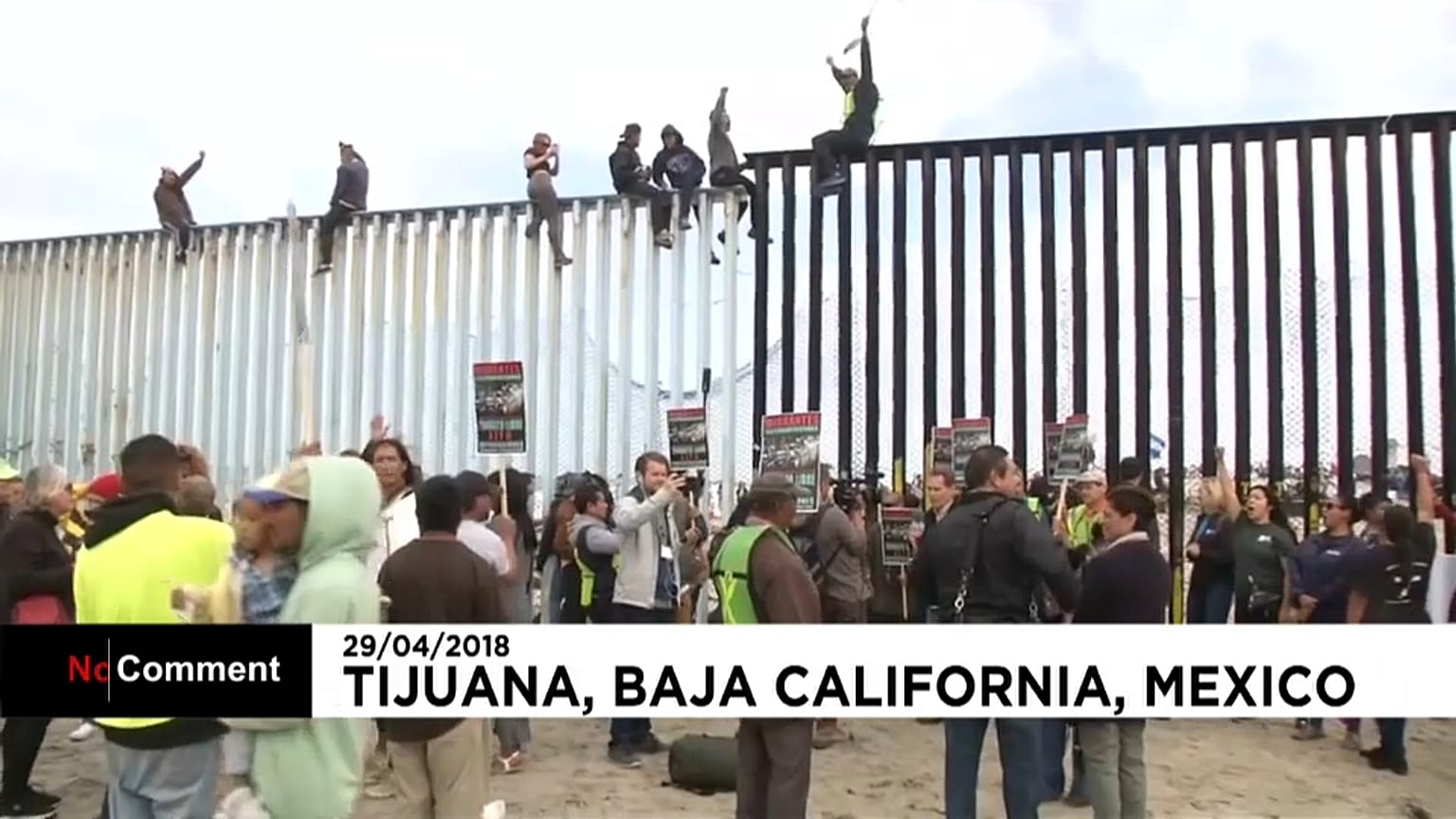 La caravana de migrantes centroamericanos llega a la frontera con EEUU