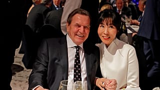 Gerhard Schröder wegen "Affäre" mit südkoreanischer Verlobten verklagt