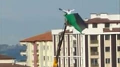 Kitiltották a meccsről, darut bérelt, hogy végignézhesse 