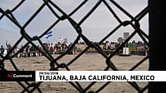 Centenas de migrantes à espera de entrar nos Estados Unidos