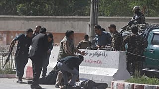 Θρήνος στη Καμπούλ μετά την διπλή επίθεση