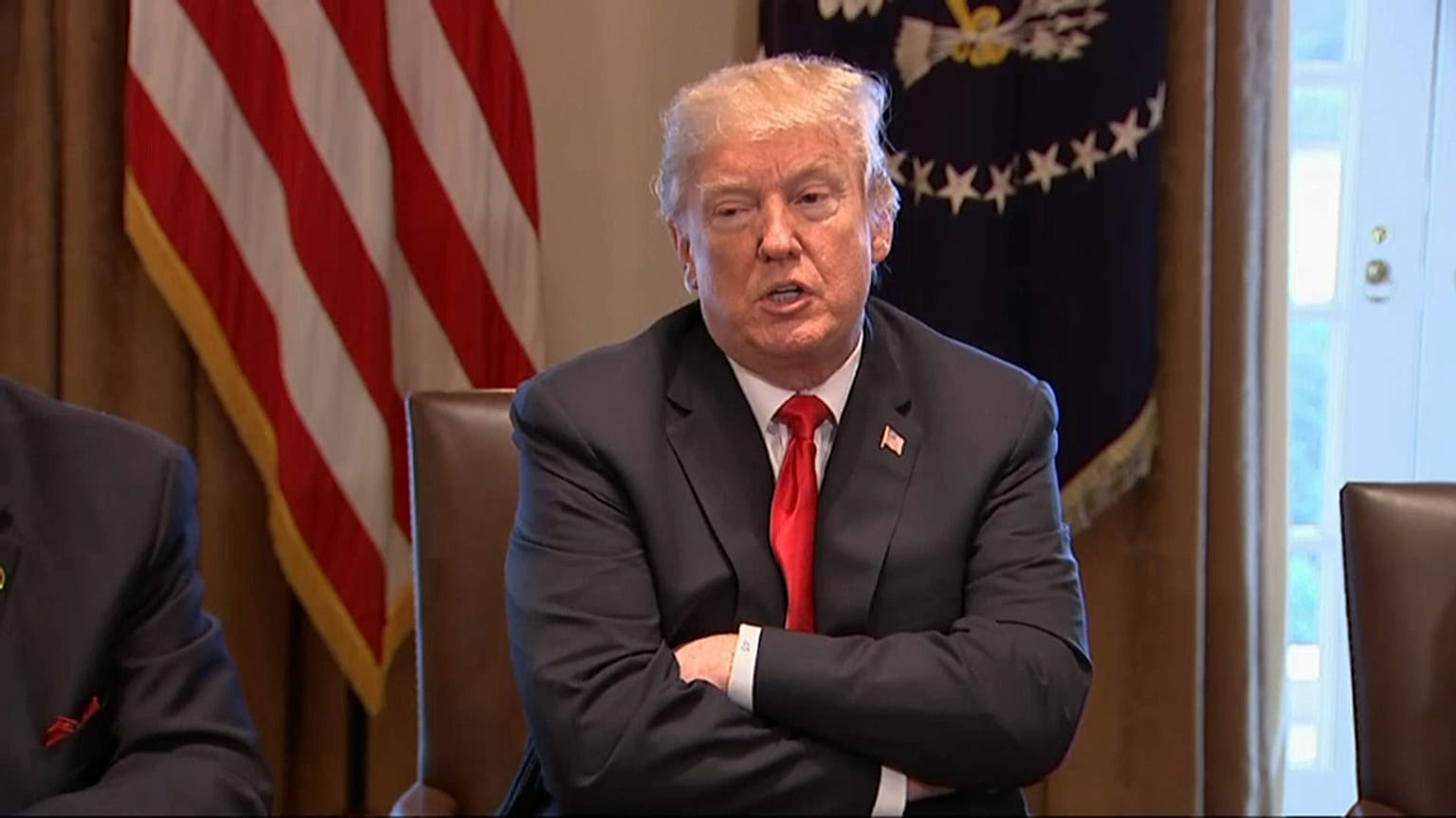 Trump pospone un mes su decisión sobre los aranceles a la UE