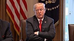 Trump pospone un mes su decisión sobre los aranceles a la UE