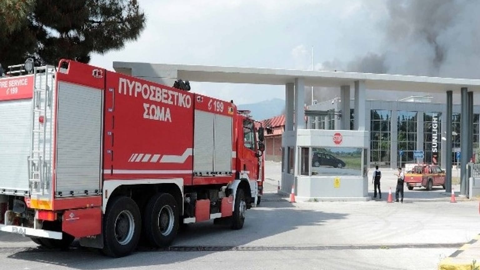 Ξάνθη: Σε επιφυλακή μετά την πυρκαγιά σε εργοστάσιο μπαταριών 