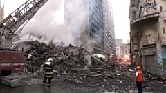 Impresionante incendio y derrumbe de un edificio en São Paulo