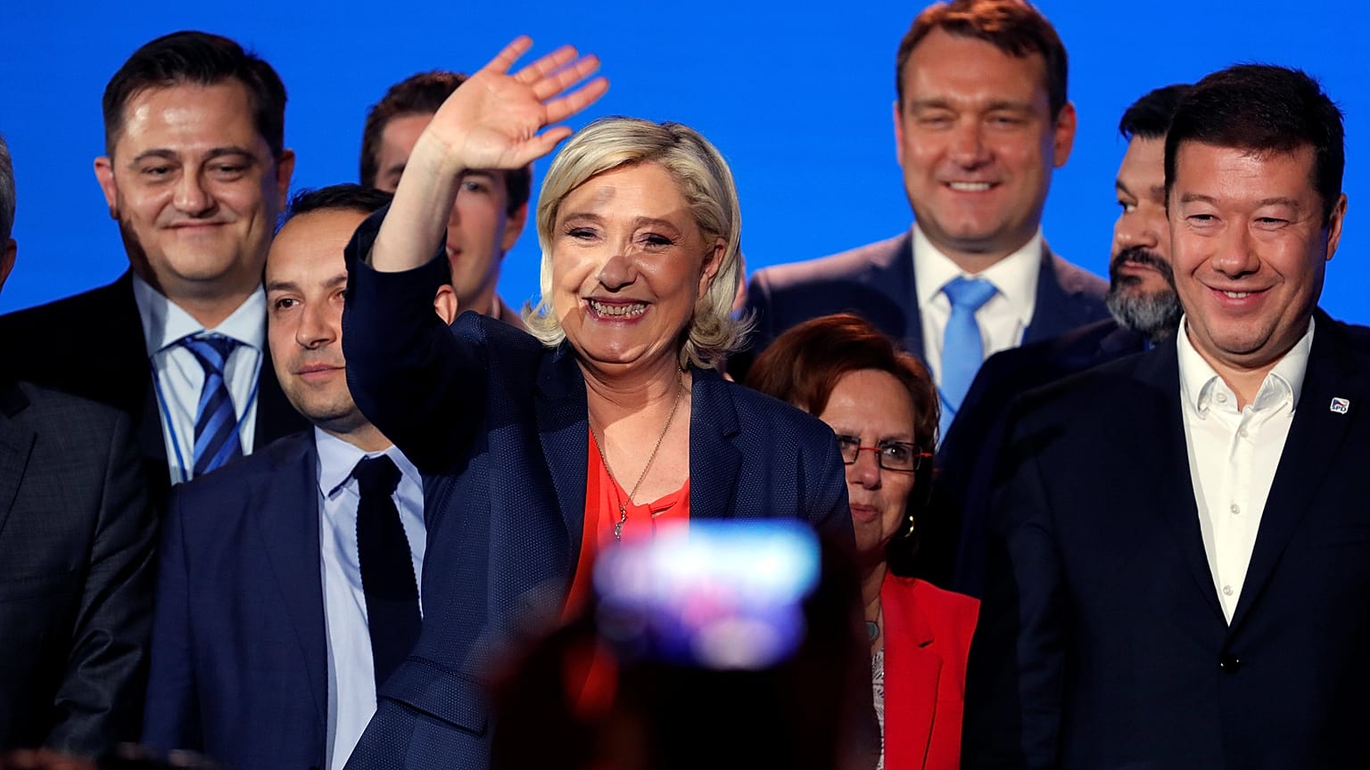 Marine Le Pen réunit l'extrême-droite européenne à Nice 