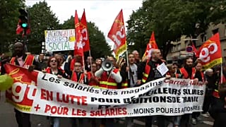 Macron'un politikaları Paris'te protesto edildi