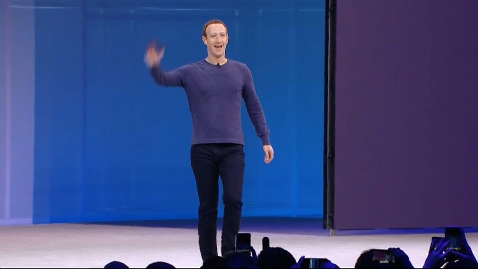 Facebook усиливает контроль 