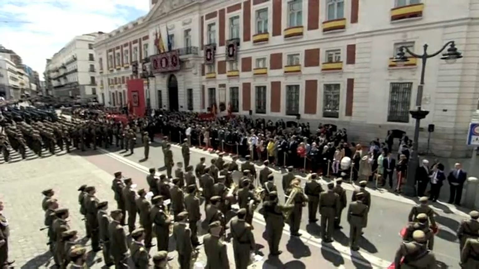 'Una silla vacía' preside la fiesta regional de Madrid tras el escándalo Cifuentes