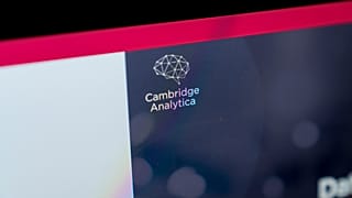 Facebook ile adı skandala karışan Cambridge Analytica firması kapanıyor