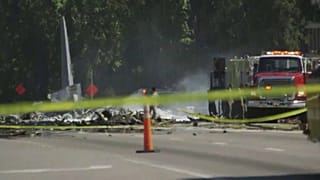 USA: Flugzeugabsturz über Highway