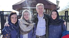 راب مک‌ایر به همراه خانواده‌اش در ایران
