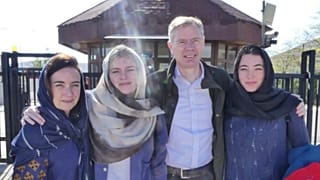 راب مک‌ایر به همراه خانواده‌اش در ایران