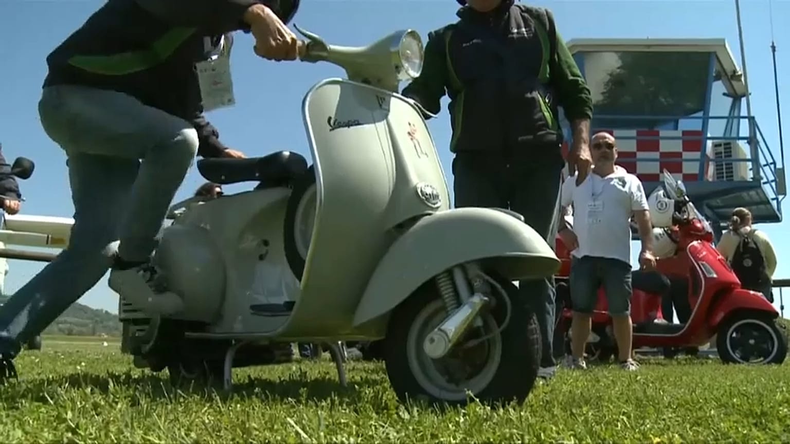 Vespa ünlü Primavera modelinin 50. yılını kutluyor