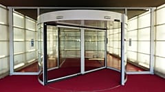 ¿Cómo acabar con las puertas giratorias en los altos cargos europeos?