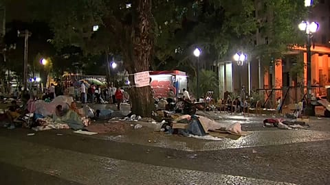 Brezilya'da 25 katlı bina yanarak çöktü