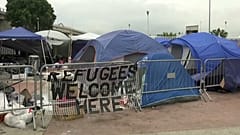 Small groups from caravan of asylum seekers cross to US 
