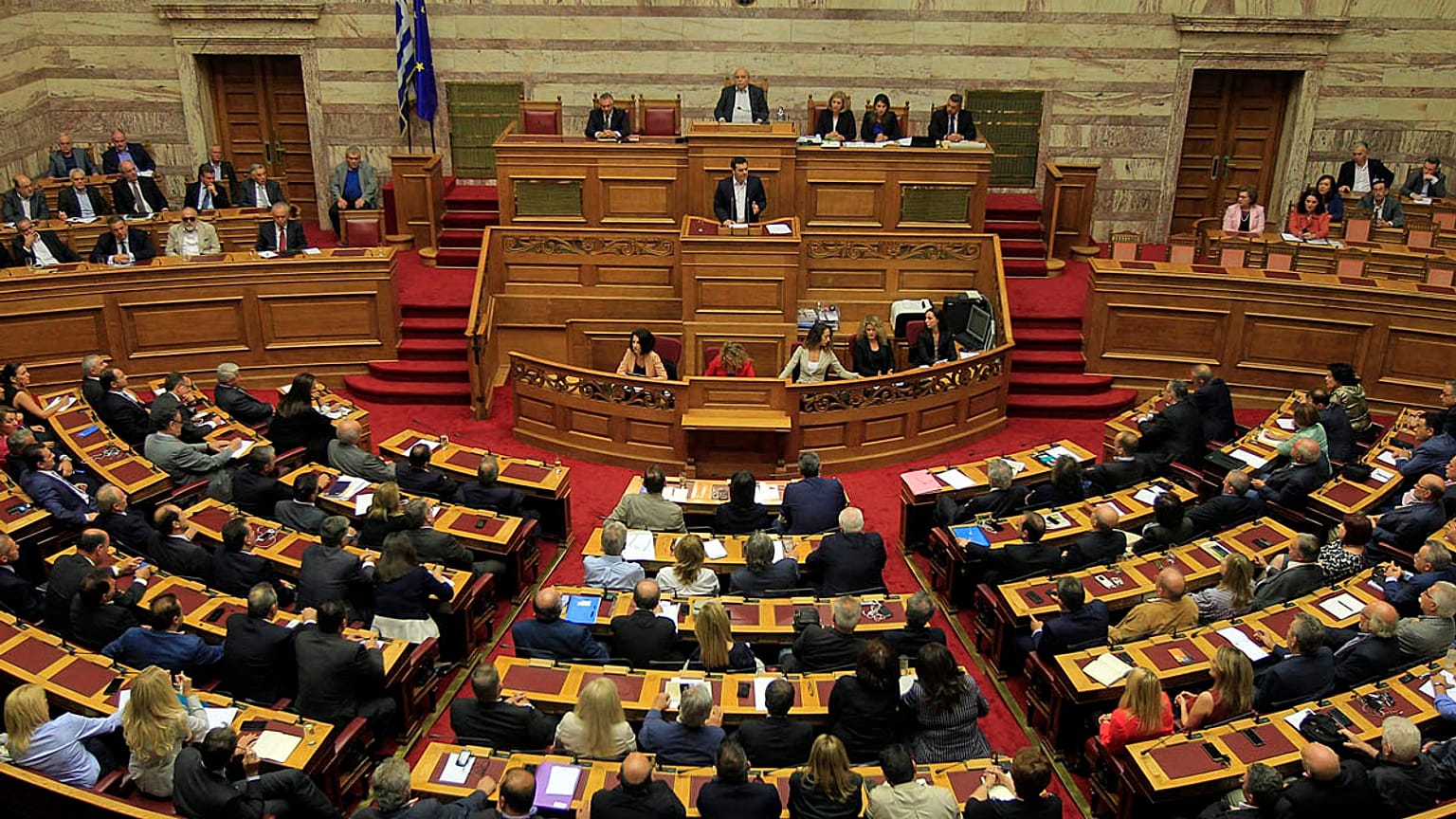 Ψηφίστηκε το άρθρο για την αναδοχή από ομόφυλα ζευγάρια