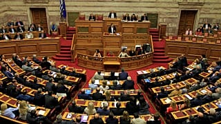 Ψηφίστηκε το άρθρο για την αναδοχή από ομόφυλα ζευγάρια
