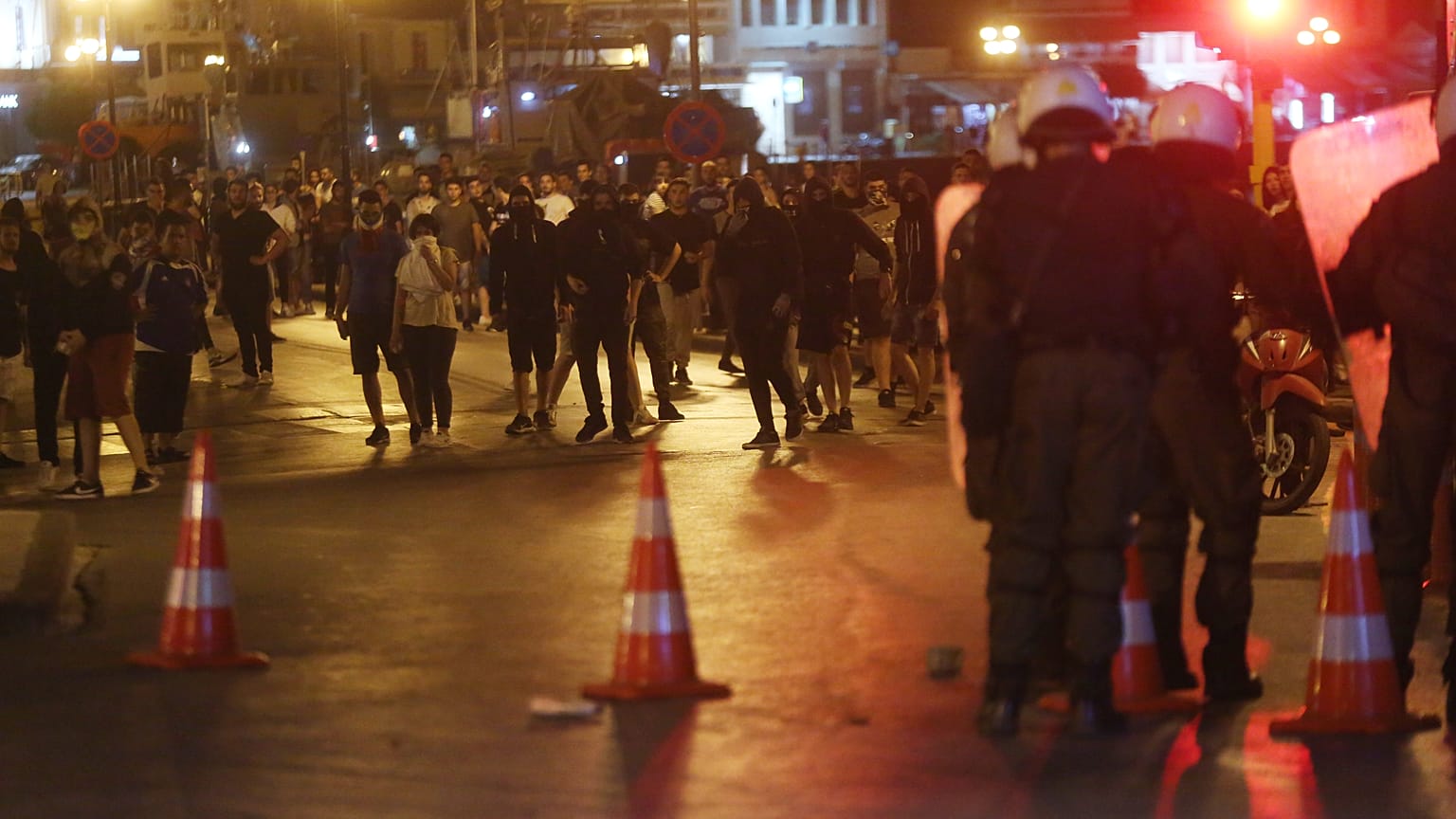 Ένταση στη Μυτιλήνη - «Θερμή» υποδοχή στον πρωθυπουργό