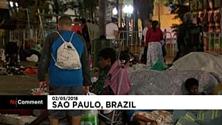 Edificio prende fuoco e crolla a San Paolo