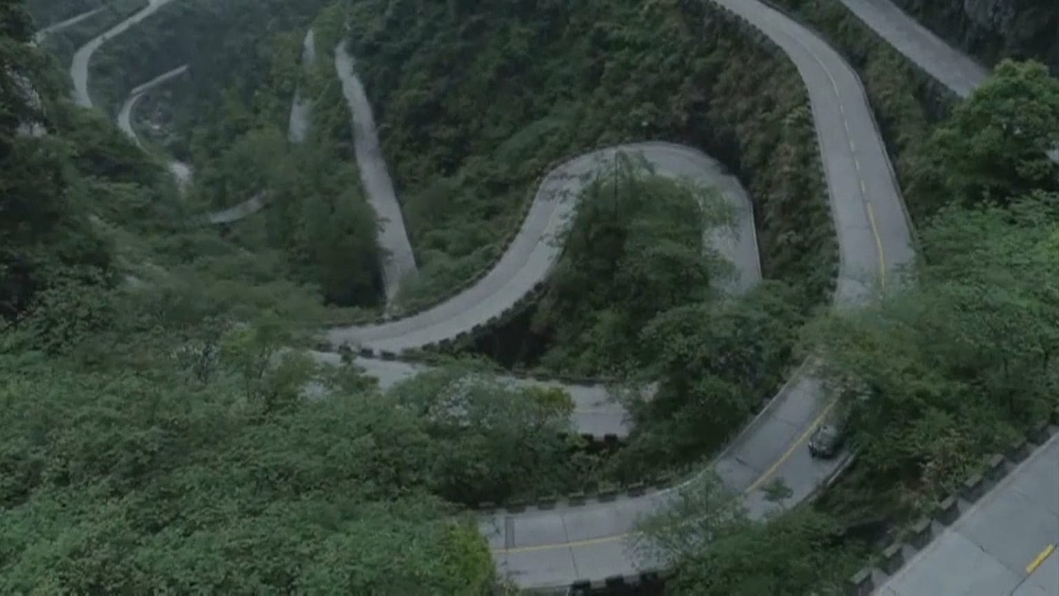 Tianmen dağlarında kaykay keyfi