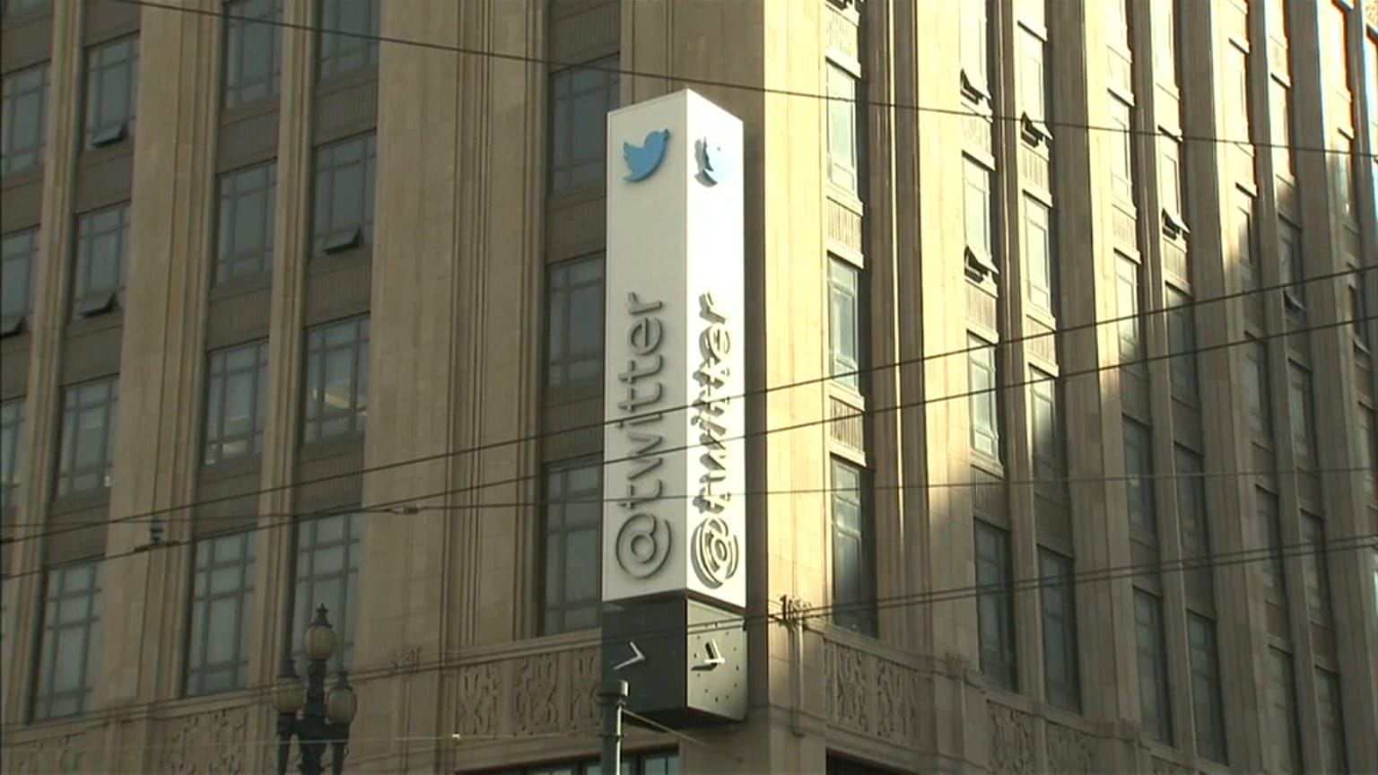 Twitter aconselha os utilizadores a alterar as palavras-passe