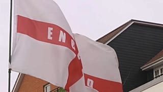 Regno Unito, elezioni: May limita i danni, Corbyn non sfonda