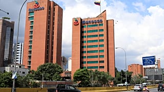 Venezuela interviene Banesco, el mayor banco privado del país