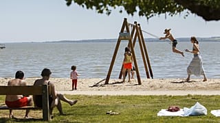 Nyárias meleg a keszthelyi strandon 2018. április 21-én