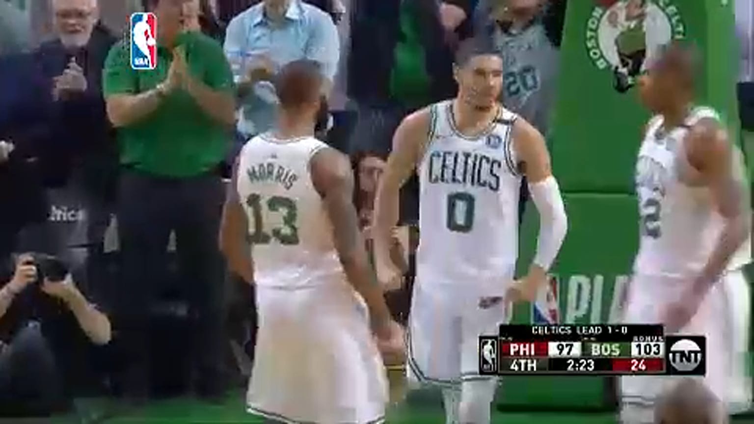 NBA: 22 pontos hátrányból fordított és nyert a Boston
