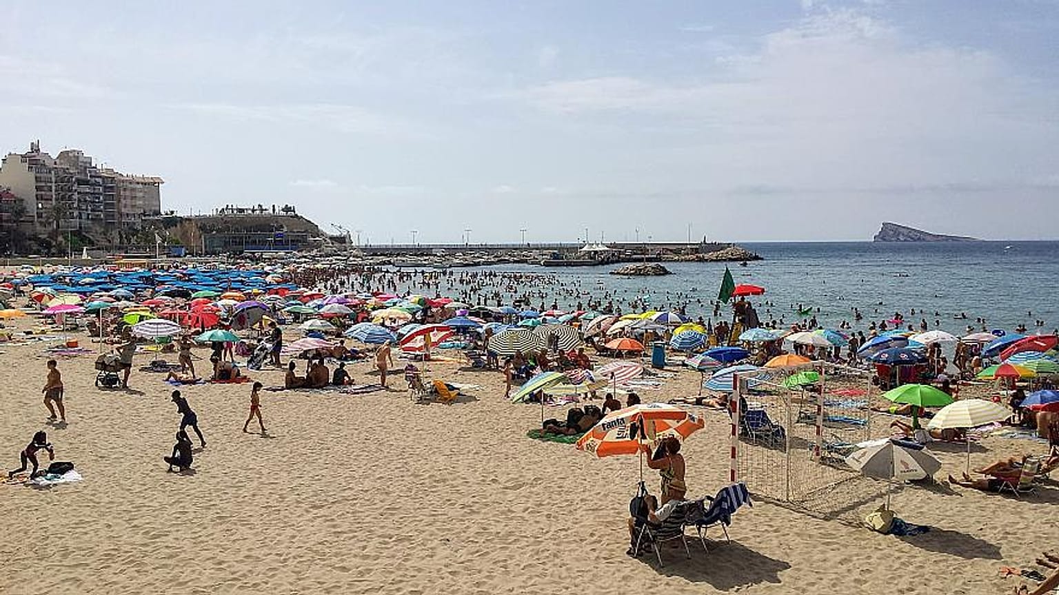 Der spanische Badeort Benidorm, ein beliebtes Touristenziel