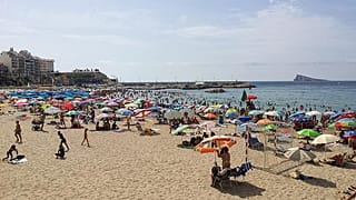 Der spanische Badeort Benidorm, ein beliebtes Touristenziel